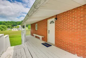 Shop, Explore & Relax! Apt 3 Mi to Dtwn Clearfield - Interior