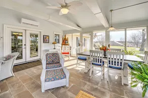 Bourbon Country Escape! Spacious Home w/ Fire Pit - Innvendig