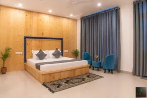 The Charvi Retreat Kufri I Vacations I Conference I MICE I Family Events I Open Air Terrace I Sky Bonfire I Wooden Rooms With Pvt Balconies I Kufri by Exotic Stays - Room