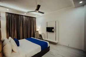 Hotel Keshav Residency - Medicity Gurugram, near Medanta Hospital, Pure Vegetarian - Room