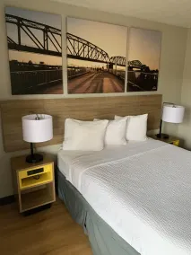 Days Inn by Wyndham Louisville Airport Fair and Expo Center - Chambre
