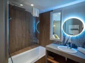 HOTEL LA MARINE - Bathroom