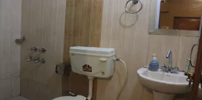 Corbett Farmyard - Bathroom