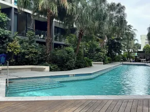 Spacious City Escape With Pool, Gym & Free Parking - Piscine