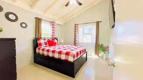 Jhadano Villa 3BR Pool Shuttle 3 Mins to Beach - Room