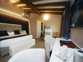 Hotel Clarin 14 by Dori - Chambre