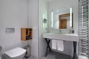 Hampton By Hilton Kocaeli Symbol - Bathroom
