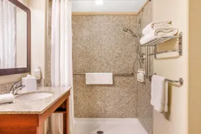 Days Inn & Suites by Wyndham Sherwood Park Edmonton - Salle de bain
