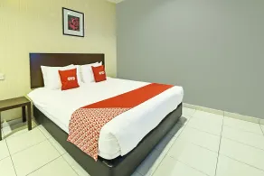Hotel O M Three Hotel - Room