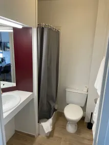 Brit Hotel Cherbourg - Salle de bain