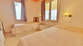 Studio Quiet And Peaceful And Very Relaxing with kitchen, shared pool and Ac - Rom