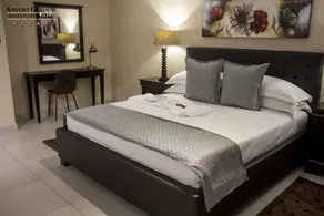 Airport Gardens Boutique Hotel - Room