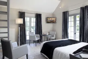 Hôtel Aux Vieux Remparts - Zimmer