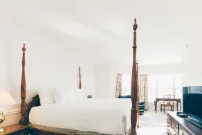 The Loyalist Country Inn & Conference Centre - Room