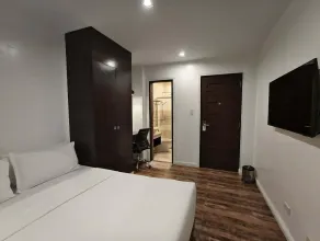 Ambien's Place Residential Hotel - Zimmer