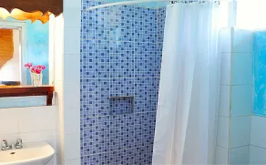 Las Palmeras Inn - Bathroom