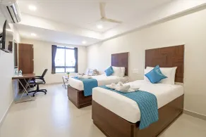 Monday Hotels Swarnas The Capital - Room