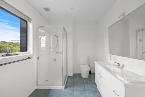 Sandy Point Beach Escape 1 Bedroom Apartment - Bathroom