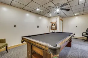 Hot Tub & Seasonal Pool! Deep Creek Group Getaway - Interiör