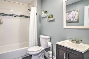 Pet-Friendly Minneapolis Home ~ 6 Mi to Dtwn! - Badeværelse