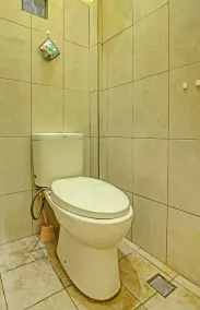 OYO Life 91268 Homestay Bu Erma Syariah - Bathroom