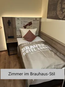Brauerei Gasthaus Lohhof im Münchner Norden, direkt an der S1, nähe vom Flughafen, Zentrum, A92, Allianz Arena, Ruderregatta und Schießanlage G- Hochbrück entfernt, Internationale Küche - Room