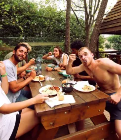 Latas Surf House - Restaurant