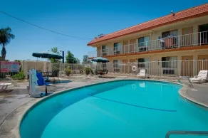 Vagabond Inn Bakersfield South - Piscine