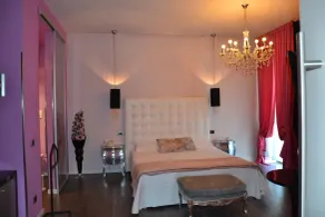 Hotel In - Lounge Room - Rum
