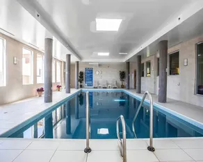 Comfort Hotel Bayer's Lake - Pool