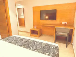 Lush Premier Hotel - Camera