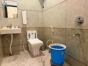 Sunburry Hotel Khatu 700mts from Temple - Salle de bain