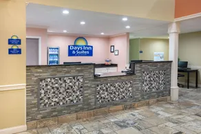Days Inn & Suites by Wyndham Florence/Jackson Area - Réception