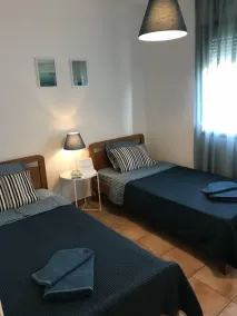 Seafront Maisonette - Chambre