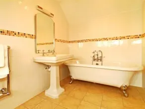 The Hand at Llanarmon - Bathroom