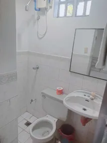 REGENCY PLAZA TOURIST INN - Bathroom
