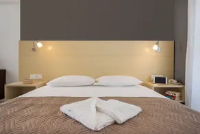 Esplanade Apartments - Heated Pool - Rom