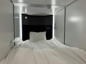 Capsule Hotel Suzumoriya - Chambre