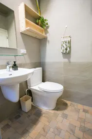 Tree House Café & Homestay - Bathroom