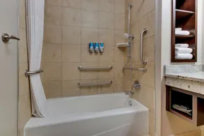 Drury Inn & Suites Columbus Polaris - Salle de bain