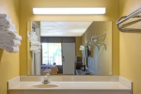 Super 8 by Wyndham Jessup/Baltimore Area - Salle de bain