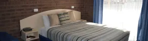 Golden Palms Motel - Room