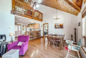 1 Mi to Beech Mtn Skiing: Family Cabin w/ Fire Pit - Interiør