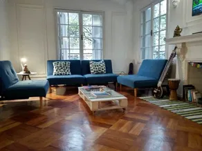 Yogi hostels - Lobby sitting area