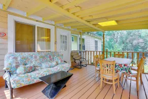 5 Mi to Swinging Bridge Reservoir: Cabin w/ Porch! - Interiör