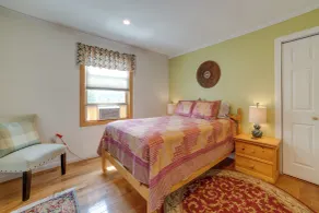 Lakefront Gem: Hot Tub & Game Room in Hancock - Interni