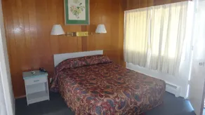 Sportsman Motel - Room