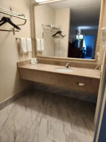 Quality Inn Middleburg Heights near Cleveland Airport - Salle de bain