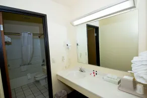 Super 8 by Wyndham Altoona - Salle de bain
