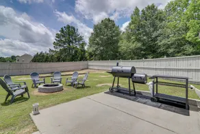 Shop, Fish & Explore: Suburban Home in Loganville! - Innvendig